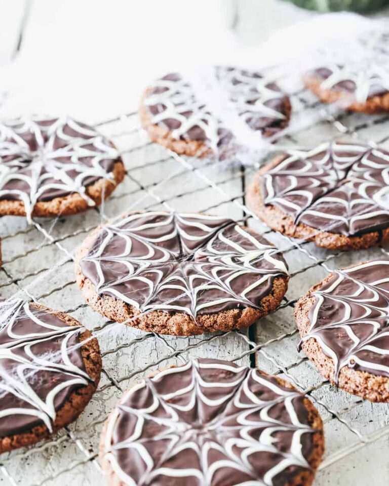 13 Halloween Cookie Ideas that are Spooky and Fun