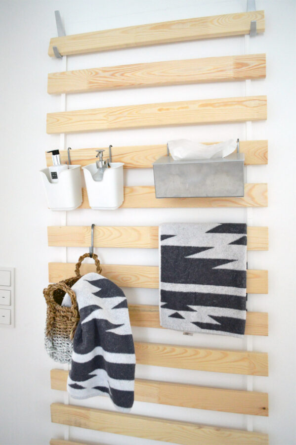 Wooden hanging unit for back of bathroom door