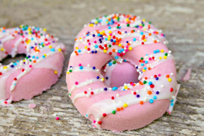 Donut bath bombs