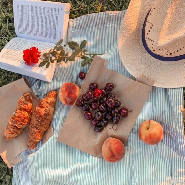 How to have a lovely picnic. Everything you need to know to have the best picnic!