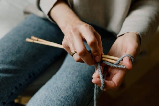 Essential Knitting Needle Guide for Beginner Knitters