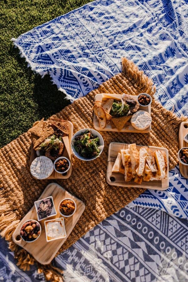 How to have a lovely picnic. Everything you need to know to have the best picnic!